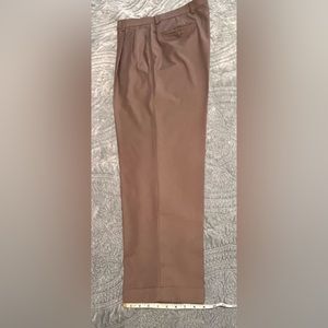 Men’s Roundtree & Yorke Easy Care Dress Pants Size 34x30 Tan Pleated, Cuffed Hem